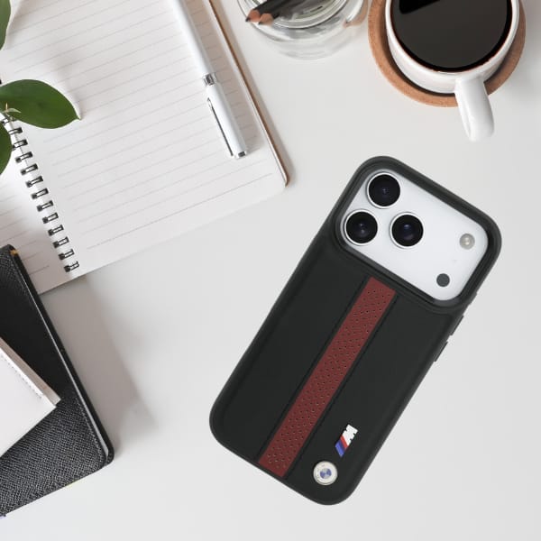 Etui BMW M Perforated Stripe Logo        MagSafe do iPhone 17 Pro czerwony