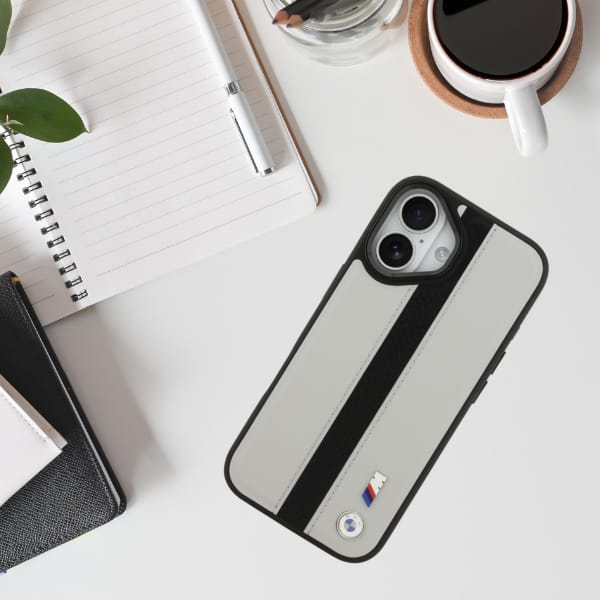 Etui BMW M Perforated Stripe Logo        MagSafe do iPhone 17 szary