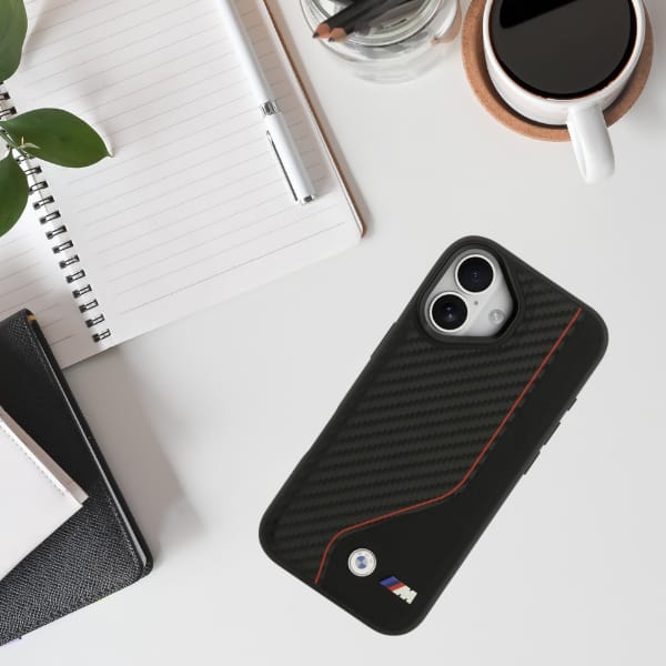 Etui BMW M Carbon Line & Logo MagSafe do iPhone 17 czerwony