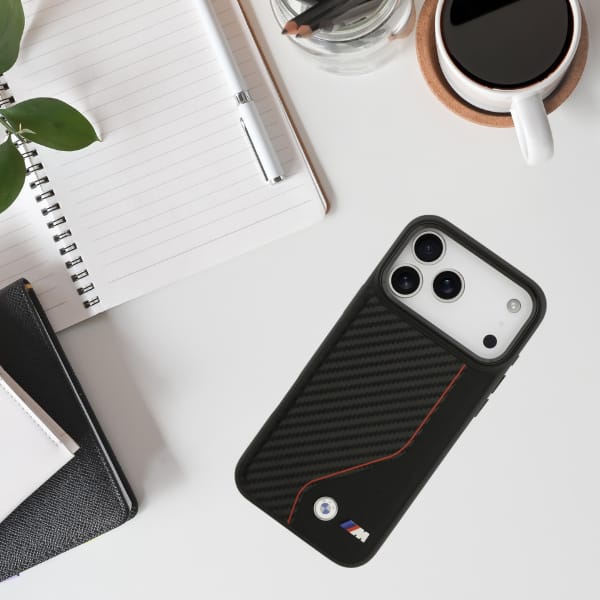 Etui BMW M Carbon Line & Logo MagSafe do iPhone 17 Pro Max czerwony