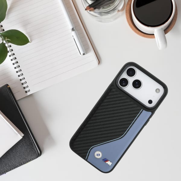 Etui BMW M Carbon Logo MagSafe do iPhone 17 Pro Max niebieski