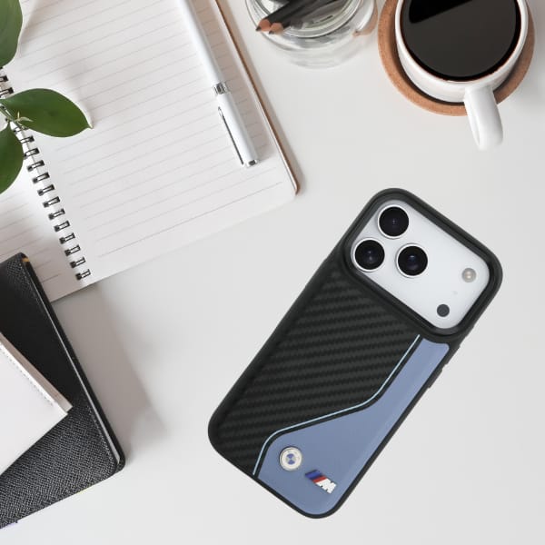 Etui BMW M Carbon Logo MagSafe do iPhone 17 Pro niebieski