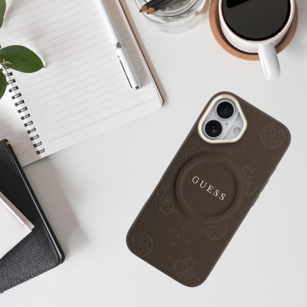 Etui Guess Peony Hot Stamp MagSafe do    iPhone 17 brązowy