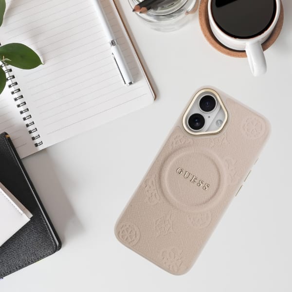 Etui Guess Peony Hot Stamp MagSafe do    iPhone 17 różowy