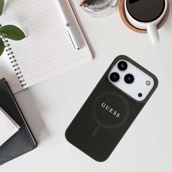 Etui Guess Saffiano Classic Logo MagSafe do iPhone 17 Pro czarny
