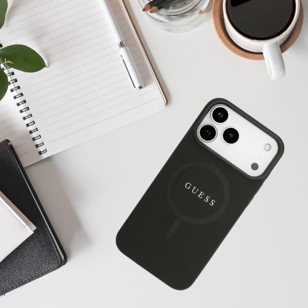 Etui Guess Saffiano Classic Logo MagSafe do iPhone 17 Pro Max czarny
