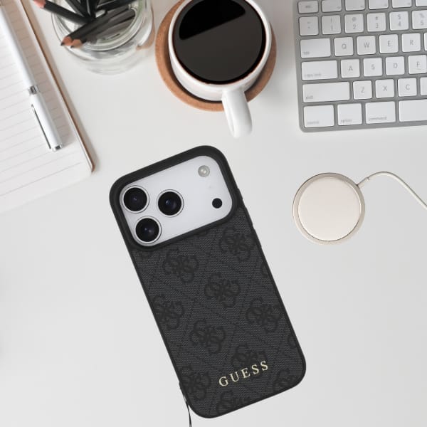 Etui Guess 4G Charms Collection MagSafe  do iPhone 17 Pro czarny