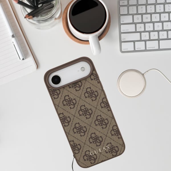 Etui Guess 4G Charms Collection MagSafe  do iPhone Air brązowy