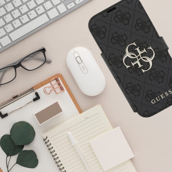 Etui Guess Book 4G Metal Logo do iPhone  17 Pro czarny