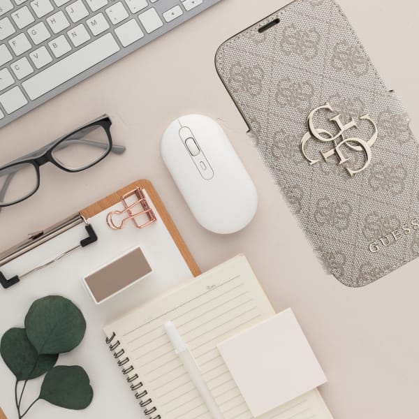 Etui Guess Book 4G Metal Logo do iPhone  17 Pro różowy