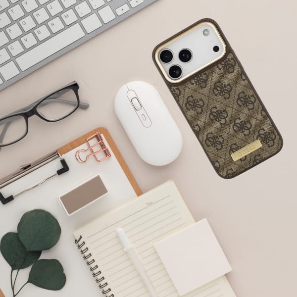 Etui Guess 4G Logo Plate MagSafe do iPhone 17 Pro Max brązowy
