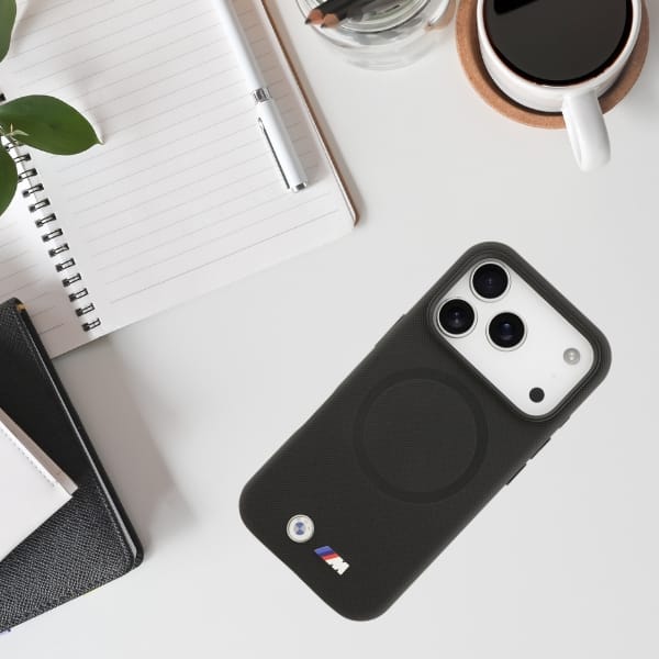 Etui BMW M FW Metal Logo MagSafe do      iPhone 17 Pro czarny