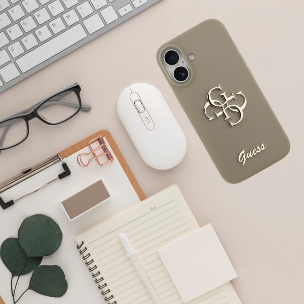 Etui Guess Silicone Big 4G Script do     iPhone 17 brązowy