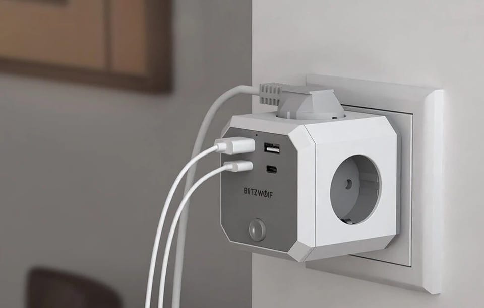 Kostka zasilająca BlitzWolf BW-EC2 8-in-1 (4xAC / 2 x USB-A / 2 x USB-C)
