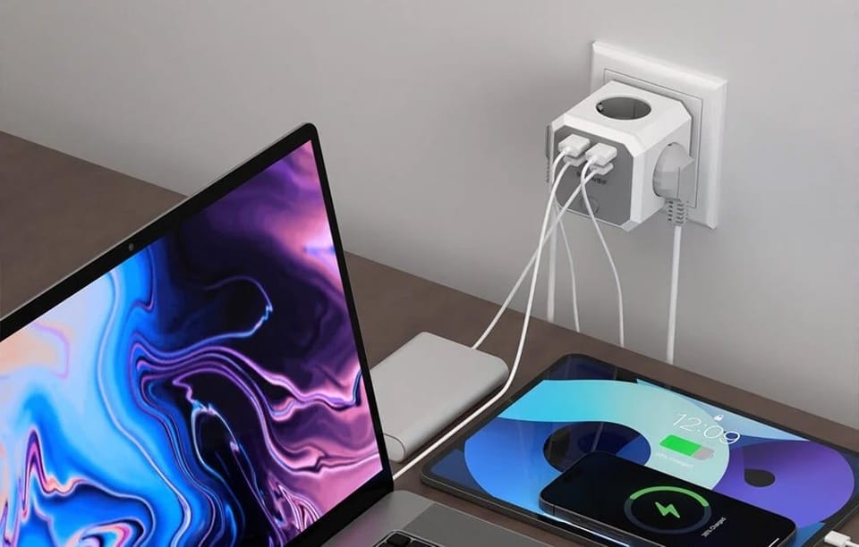 Kostka zasilająca BlitzWolf BW-EC2 8-in-1 (4xAC / 2 x USB-A / 2 x USB-C)