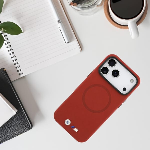 Etui BMW M FW Metal Logo MagSafe do      iPhone 17 Pro Max czerwony