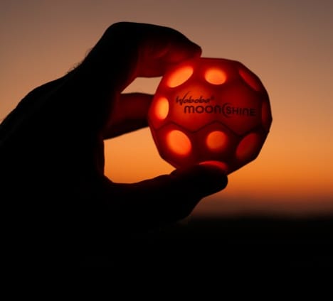 Piłeczka do odbijania Waboba Moonshine   świeciąca LED (Produkt w kilku kolorach - wysyłka losowa)