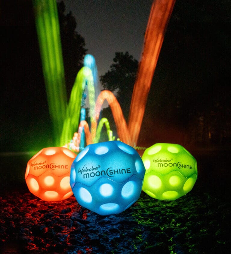 Piłeczka do odbijania Waboba Moonshine   świeciąca LED (Produkt w kilku kolorach - wysyłka losowa)