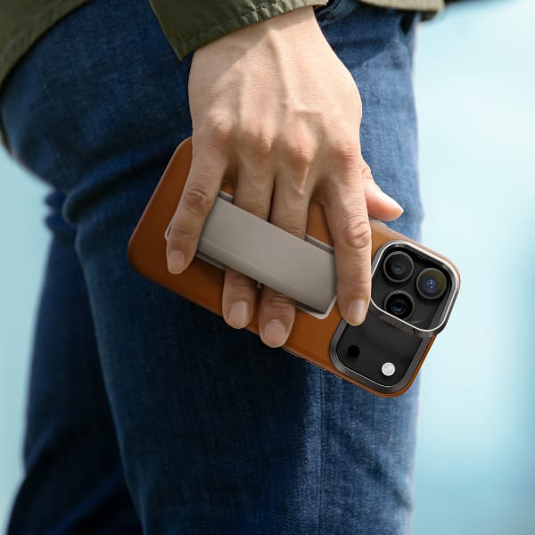 Etui UNIQ Heldro Pro do iPhone 17 Pro    Magclick Charging karmel