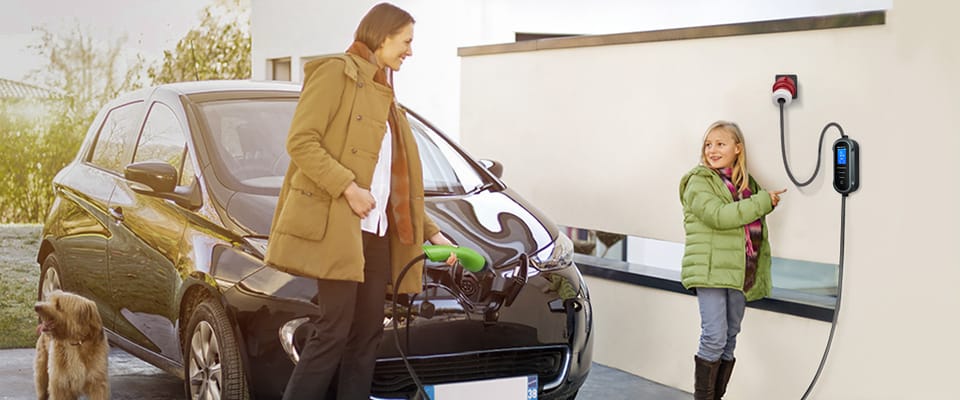 Qoltec Mobilna ładowarka do samochodu elektrycznego EV z regulacją 2w1 Typ2 | 11kW | 400V | Wi-fi | LCD | Przenośna | Wallbox | 5m