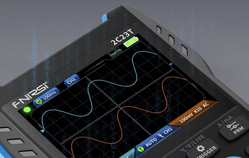 Przenośny oscyloskop FNIRSI 2C23T analizujący dane