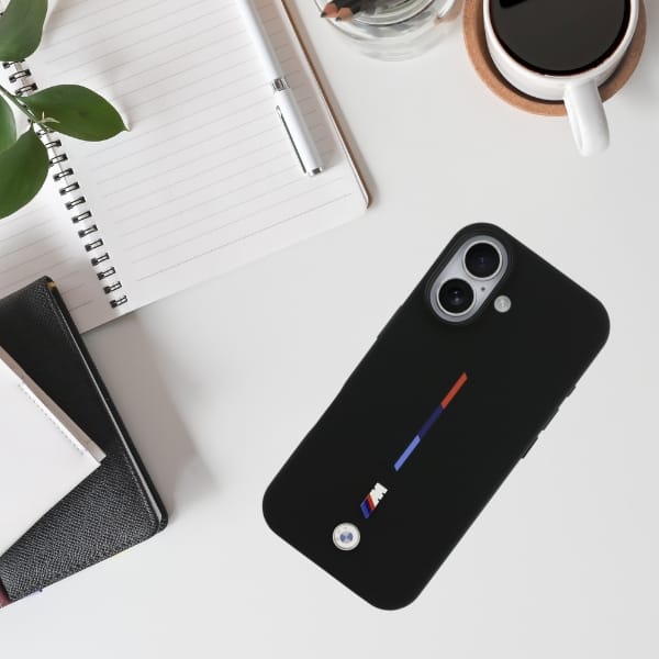 Etui BMW M Silicon Tricolor Line MagSafe do iPhone 17 czarny
