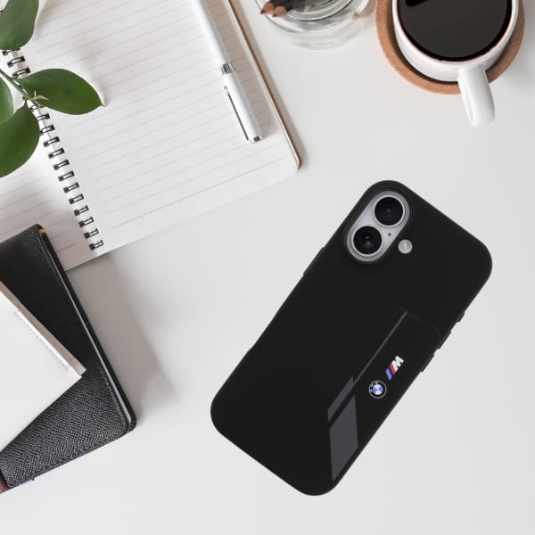 Etui BMW M Silicon Vertical Logo MagSafe do iPhone 17 czarny