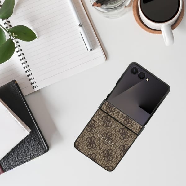 Etui Guess 4G Classic MagSafe do Samsung Galaxy Z Flip7 brązowy