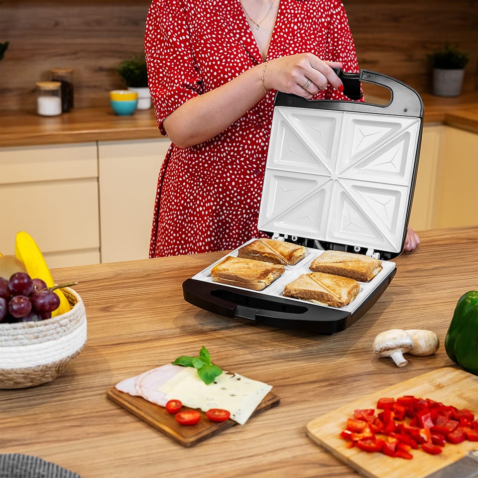 Opiekacz do kanapek z ceramicznymi wkładami na 4 kanapki Tessa
