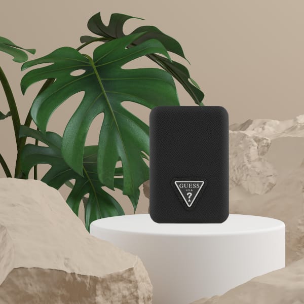 Powerbank indukcyjny Guess Grained       Triangle 5000mAh 15W USB-C MagSafe czarny