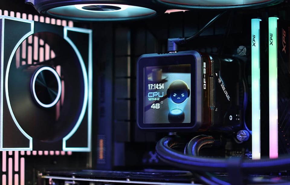 Chłodzenie wodne z wyświetlaczem IPS zamontowane wewnątrz obudowy komputera