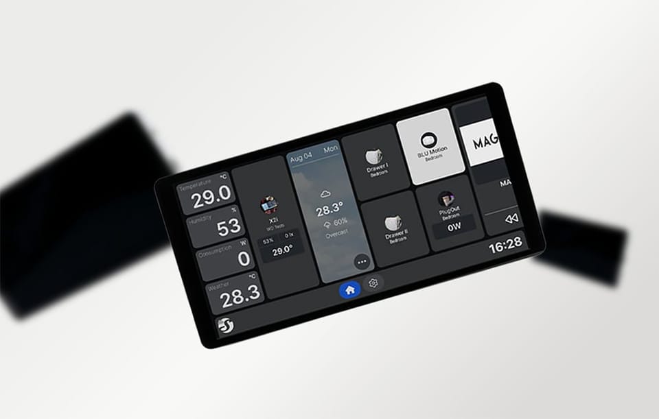 Artystyczna prezentacja srebrnego panelu Shelly X2i w orientacji poziomej na jasnym tle z efektownym rozmyciem w tle.