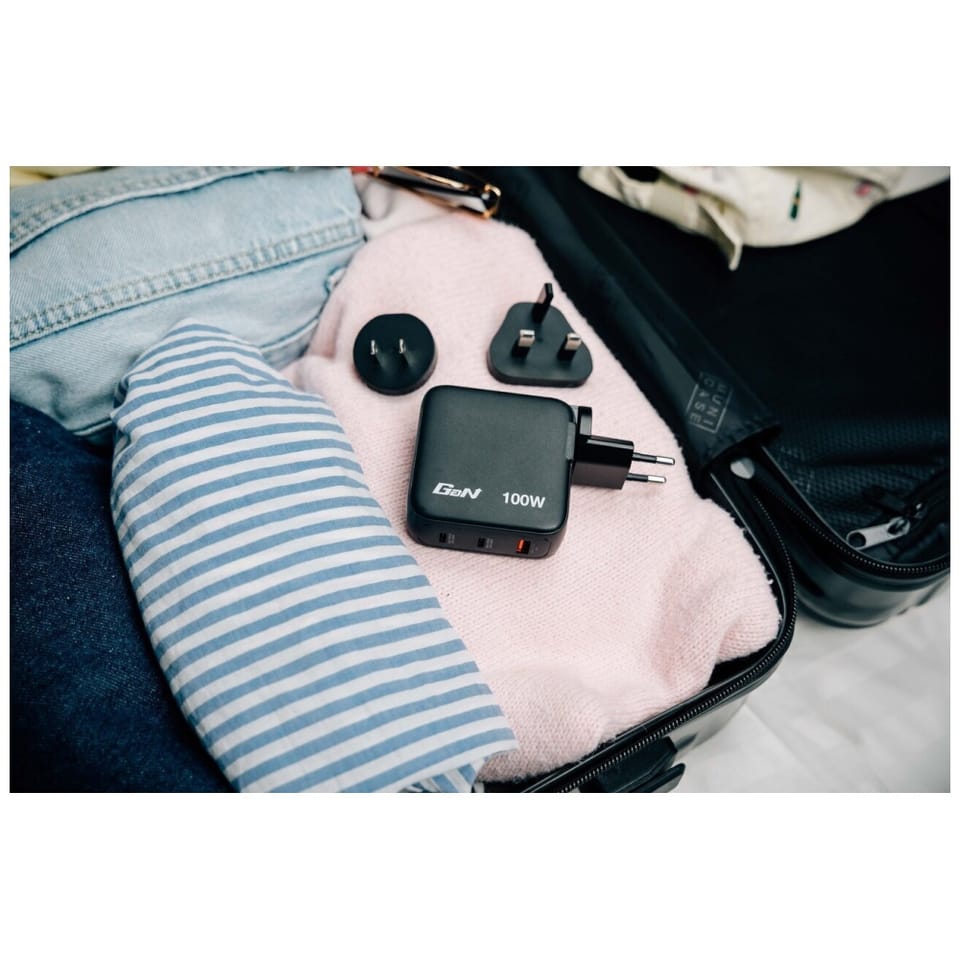 Verbatim, Mini ładowarka GaN z wyświetlaczem 2 x USB-C / 1 x USB-A, czarna, 100 W, Wbudowane zabezpieczenie nadprądowe