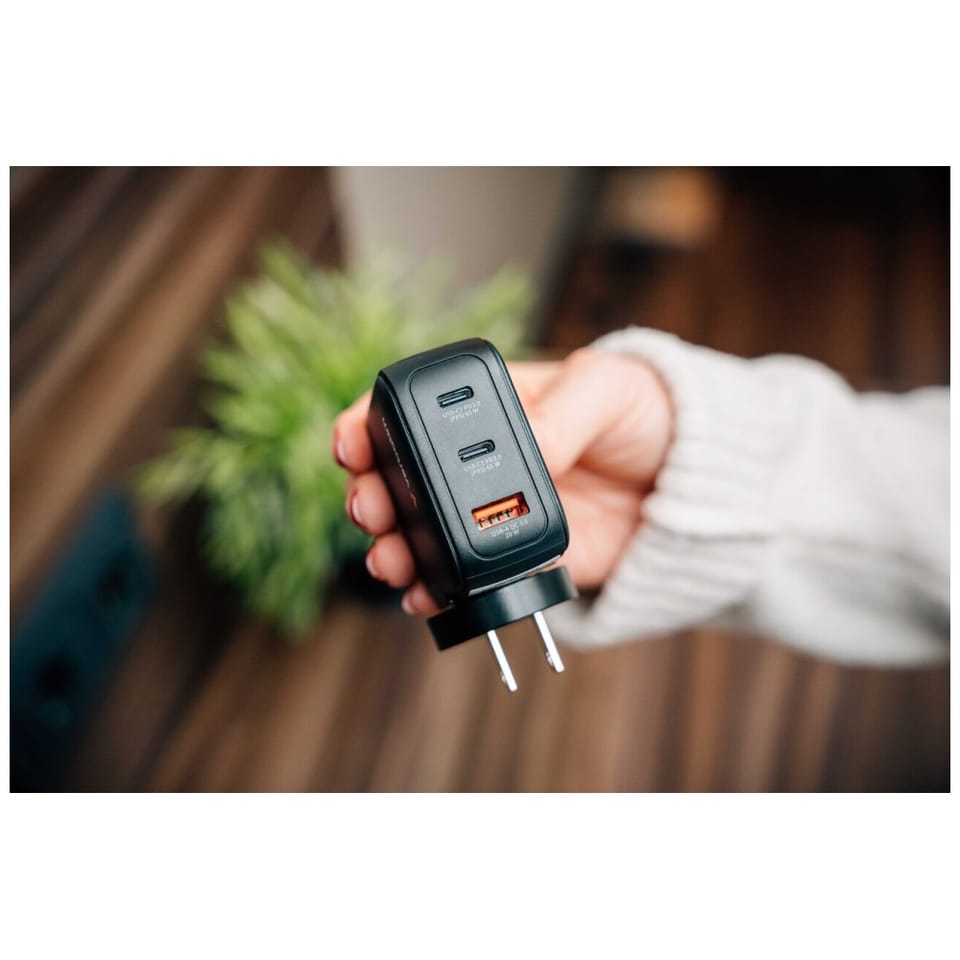 Verbatim, Mini ładowarka GaN z wyświetlaczem 2 x USB-C / 1 x USB-A, czarna, 65W, Wymienne wtyczki EU, UK, USA