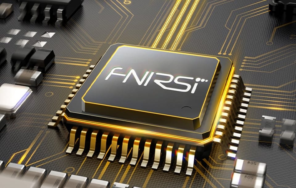 Zdjęcie przedstawia element budowy cyfrowego miernika cęgowego.