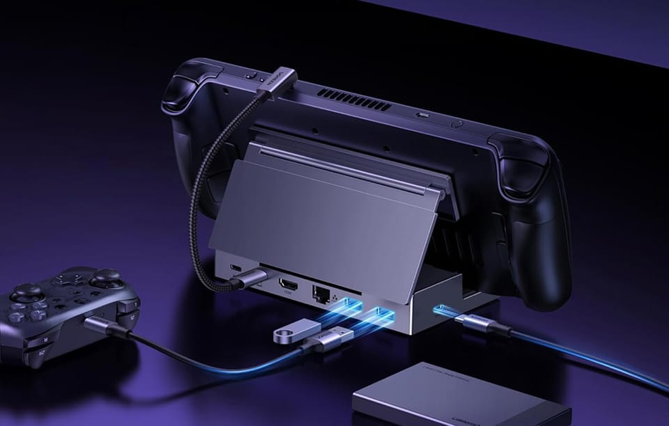 Stacja dokująca podłączona do kilku różnych urządzeń 