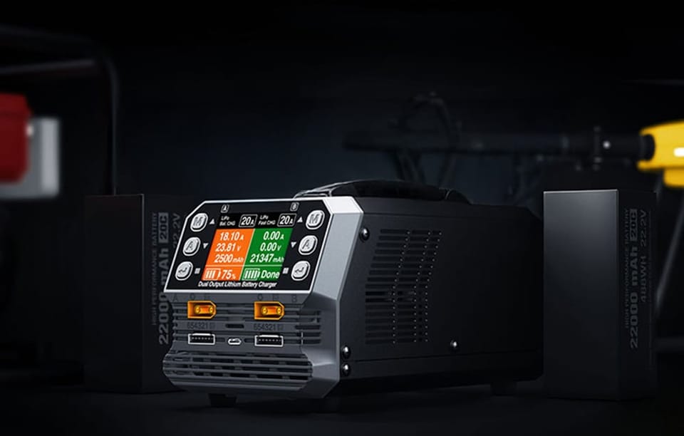 Dwukanałowa ładowarka akumulatorów litowych w pomieszczeniu