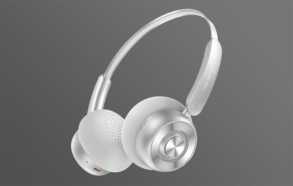 Białe słuchawki gamingowe Onikuma na szarym tle