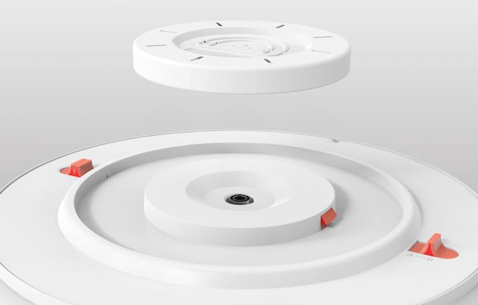 Widok elementów konstrukcyjnych lampy w białym korpusie.