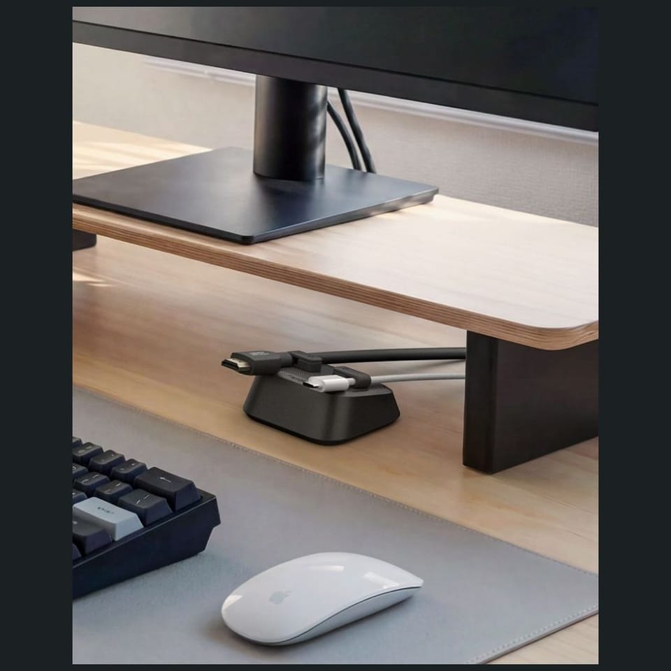 Organizer magnetyczny do kabli Spigen    Magnetic cable holder czarny