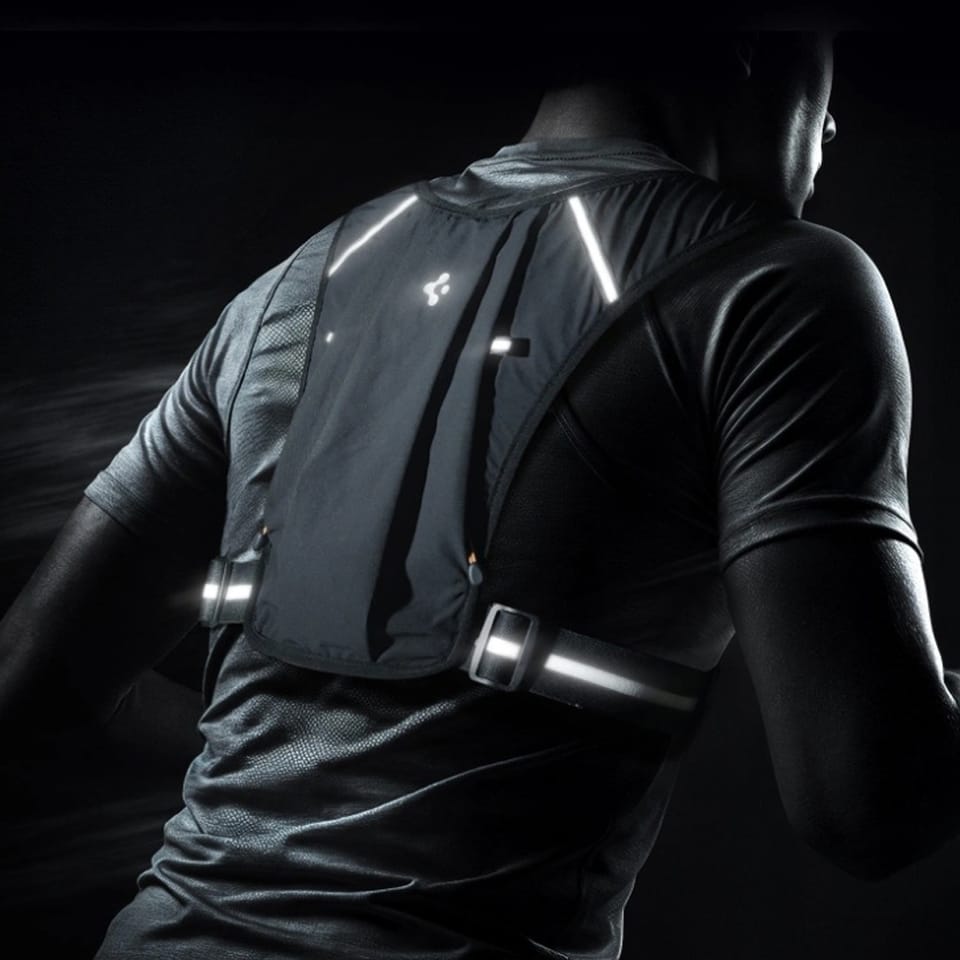 Kamizelka biegowa Spigen A720 Dynamic    Shield (M-L) czarny