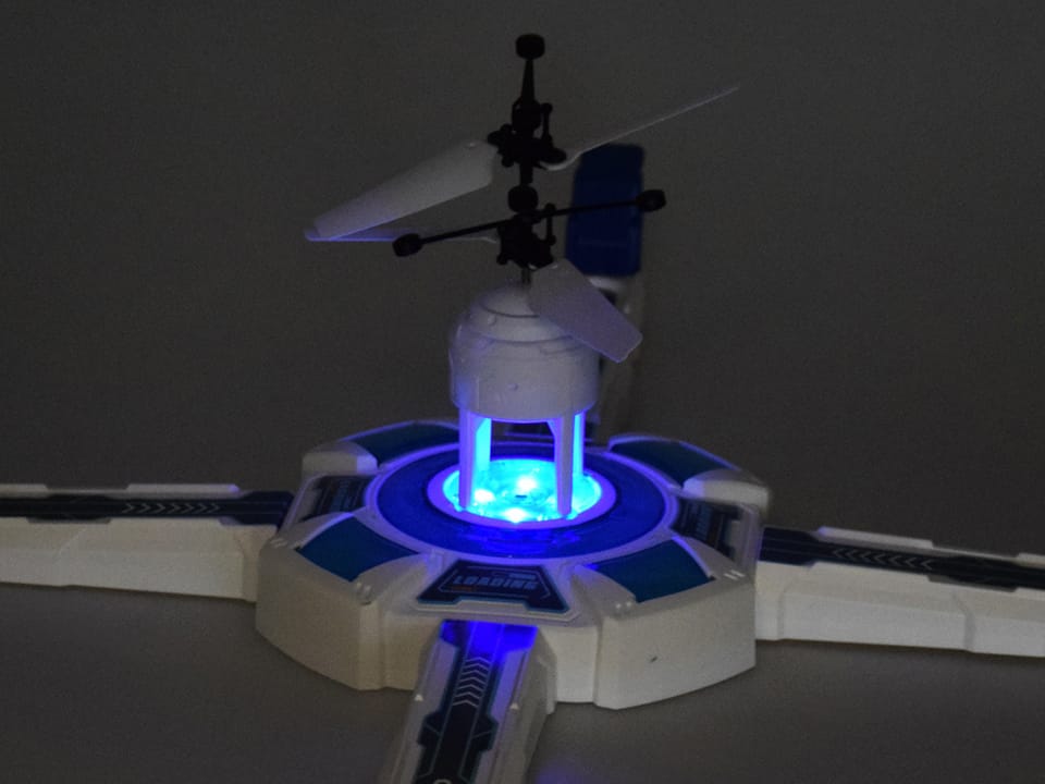 Gra zręcznościowa LATAJĄCY DRON - stacja lotnicza ZA5306
