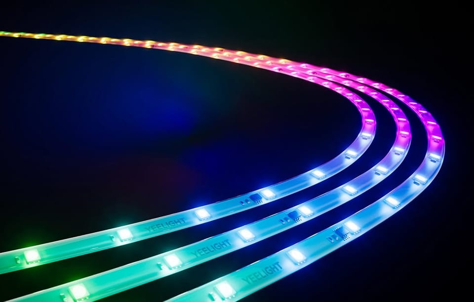 Taśma LED Yeelight leżąca na ciemnym tle