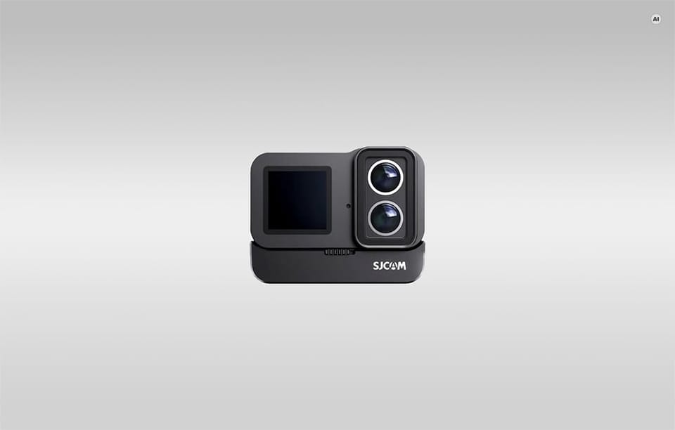 Kamera sportowa SJCAM z podwójnym obiektywem ukazana z przodu na jasnym tle.