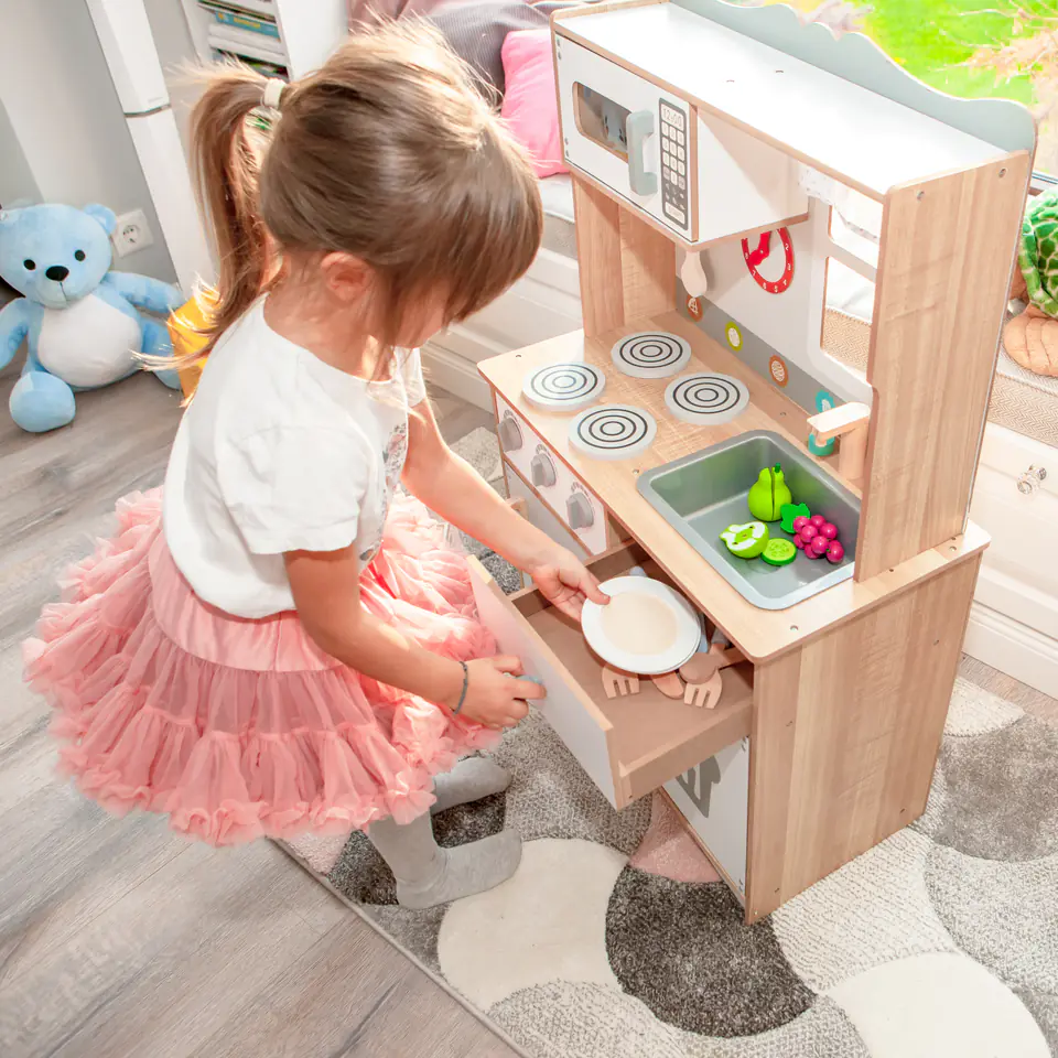 Scandinavian wooden kitchen + Ecotoys accessories