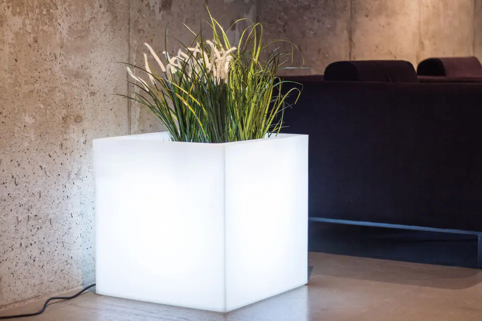 White Pixel Pot with lighting