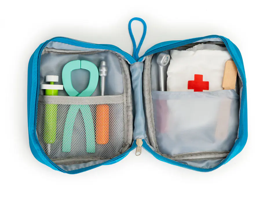 Dentist's kit bag with 7 accessories for children