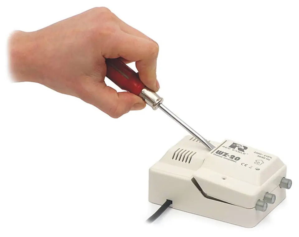 Wzmacniacz szerokopasmowy VHF UHF Red Eagle WZ-20
