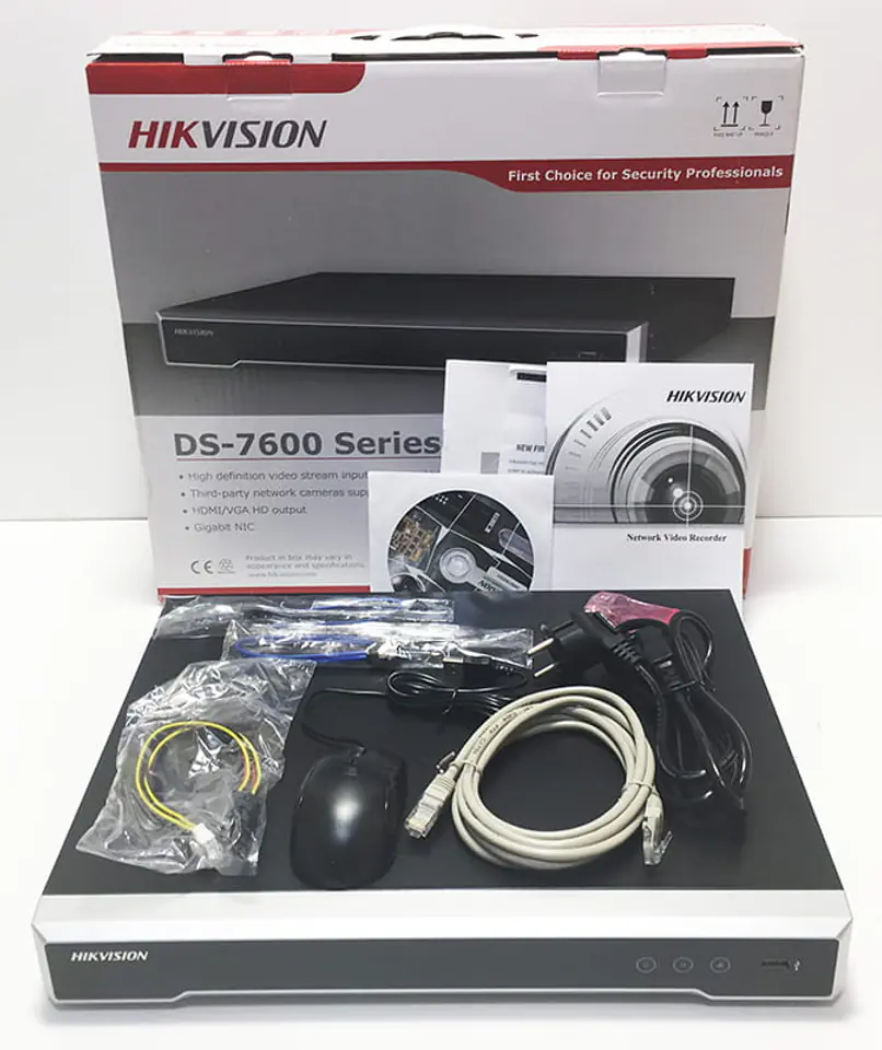 Zdjęcie real zestawu rejestratora IP 4K Hikvision DS-7608NI-K2/8P